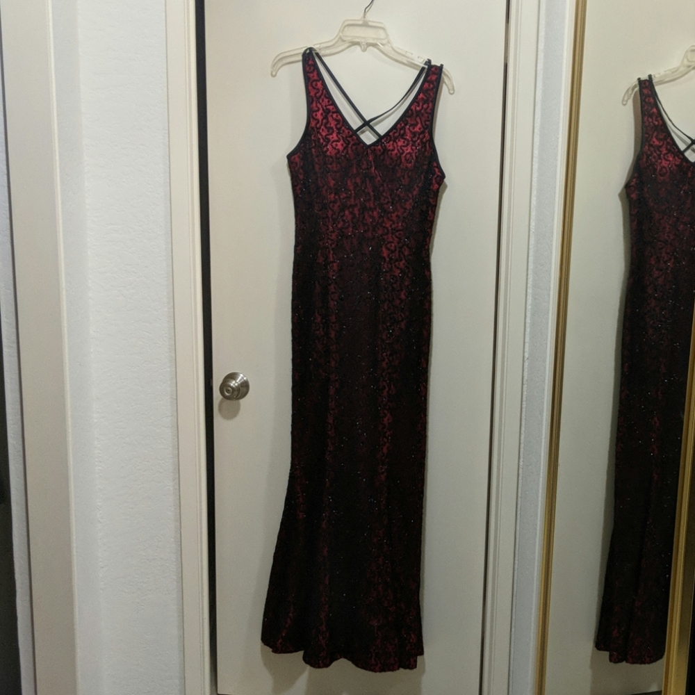 Gown (lace)